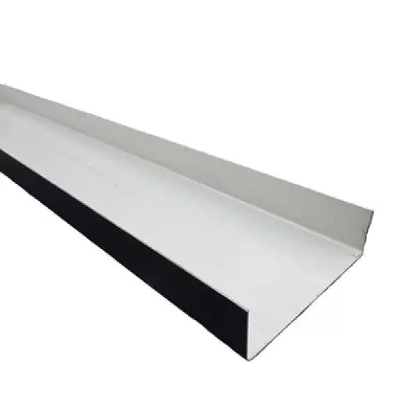 U-Profil rückseiten fotografiert – feuerverzinktes Stahlblech mit nicht beschichteten Schnittkanten